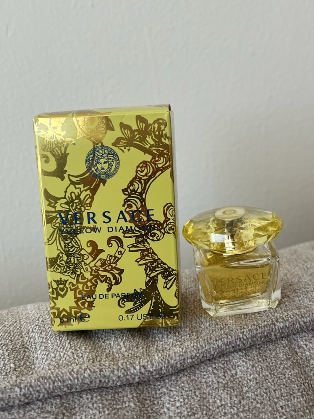 Versace Women Mini Yellow Diamond, 0.17 oz (5ml)